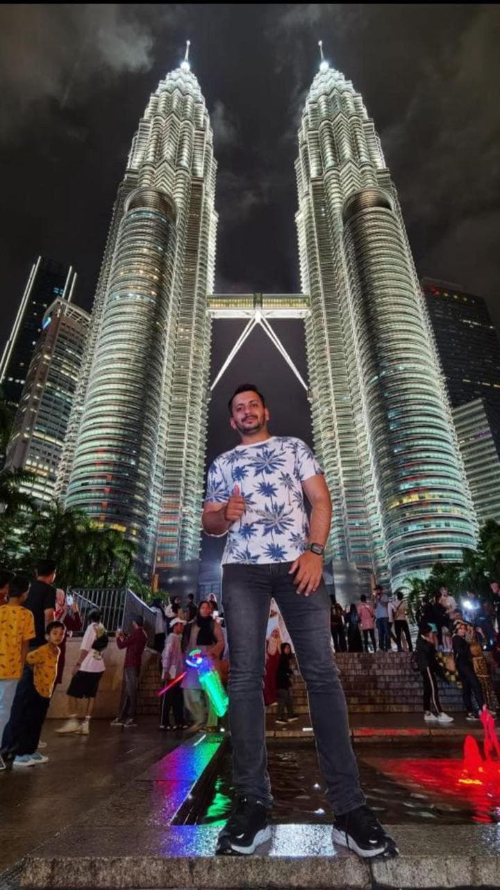 Petronas Twin Towers Evening Illumination & Symphony Lake